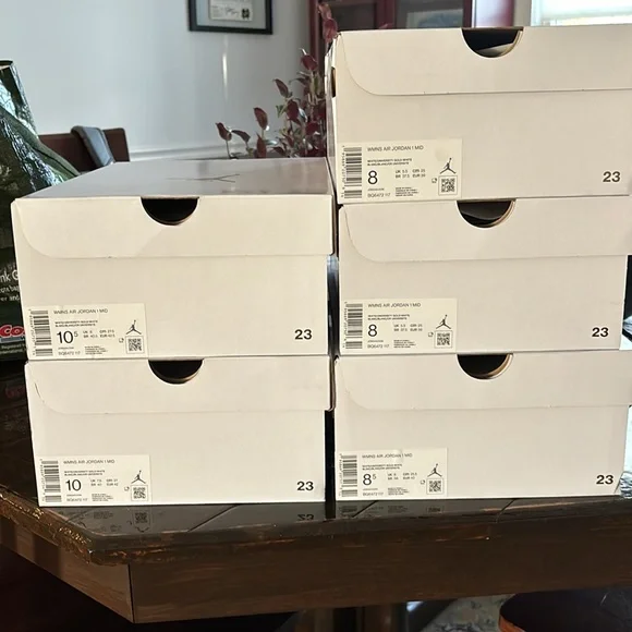 Women’s Air Jordan multi sizes (only size 8 left) - Picture 5 of 5